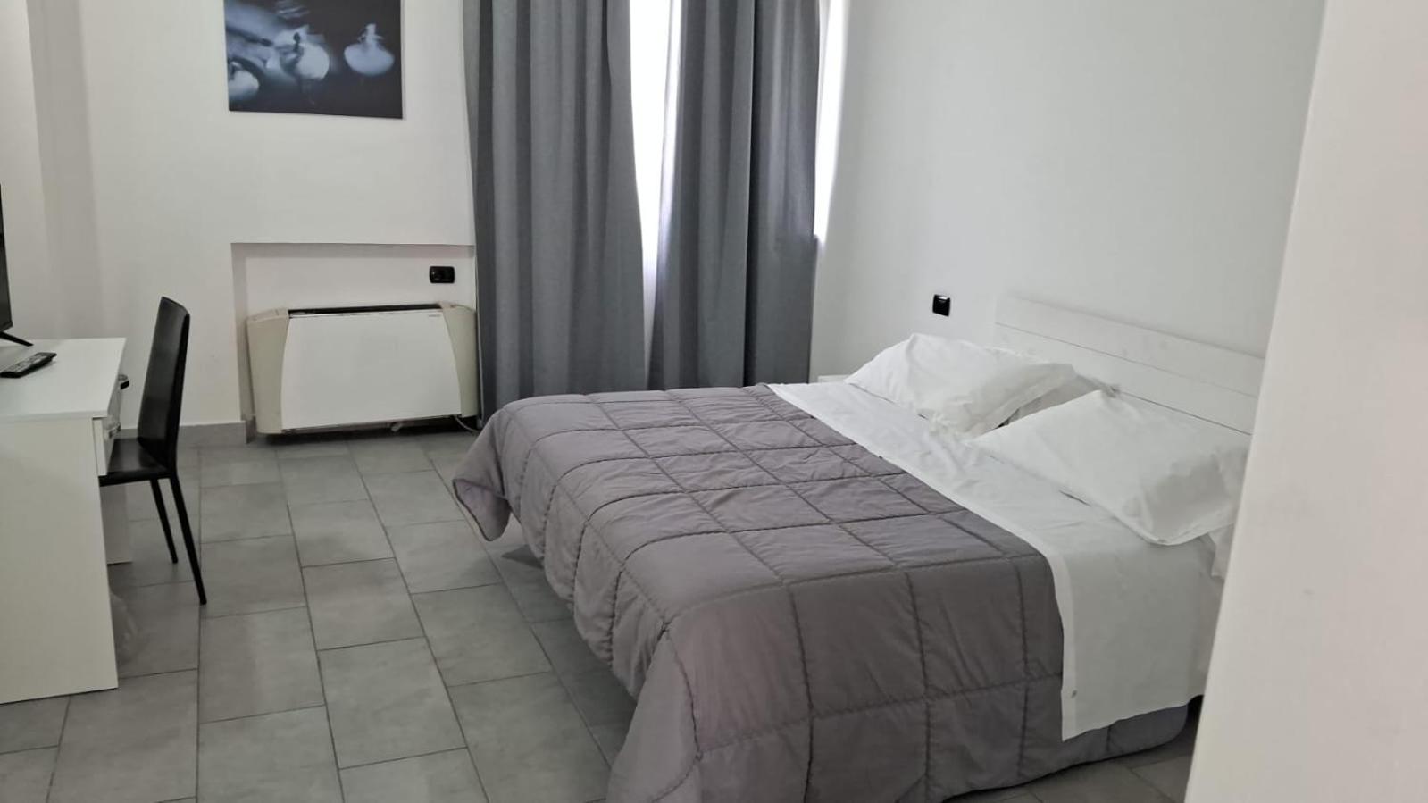 Hotel Quadrifoglio Castello di Cisterna Екстер'єр фото