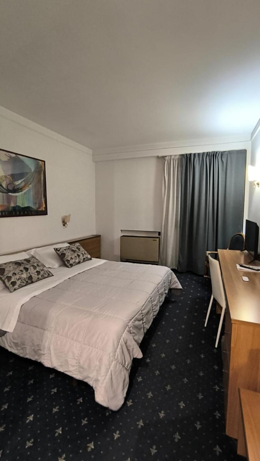 Hotel Quadrifoglio Castello di Cisterna Екстер'єр фото