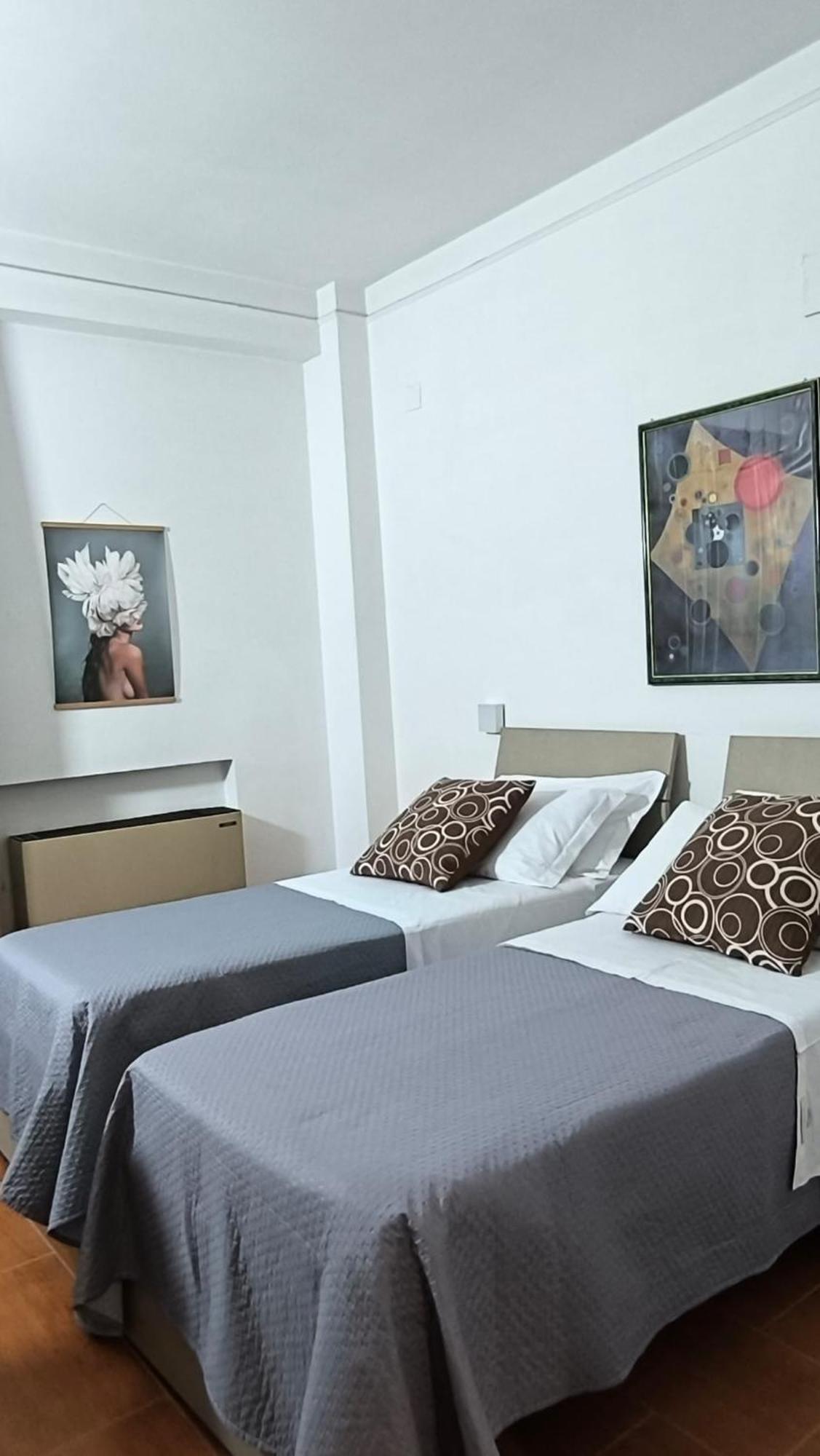 Hotel Quadrifoglio Castello di Cisterna Екстер'єр фото