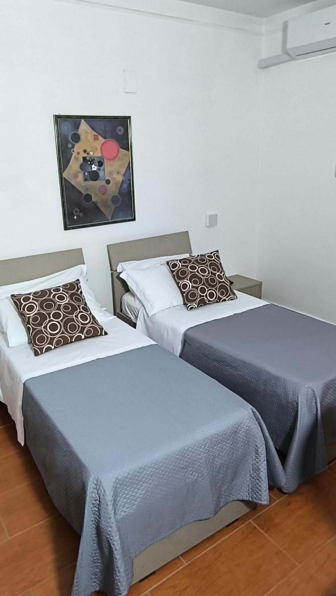 Hotel Quadrifoglio Castello di Cisterna Екстер'єр фото